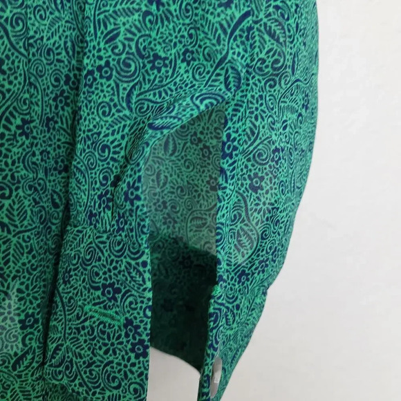 Cabi Women's V-neck Semi-sheer Blouse Top Size M Green Long Sleeve Career #5208 - Picture 4 of 8